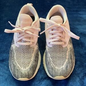 Soft Girl Nike Odyssey React 2 Flyknit Lightweight Petal Pink Sneakers-Size 6.5